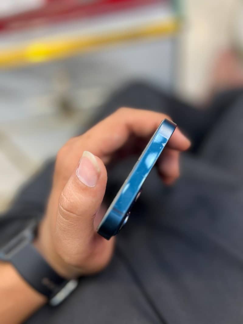 Apple iPhone 13 9