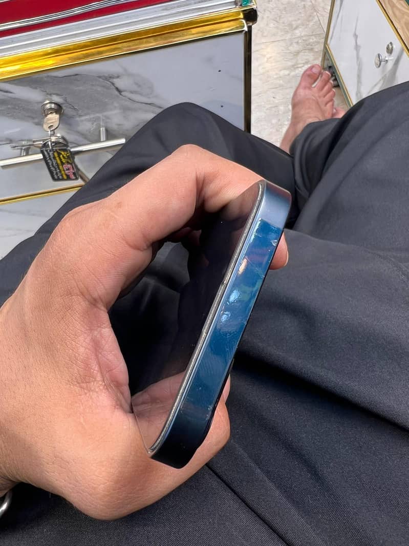 Apple iPhone 13 10