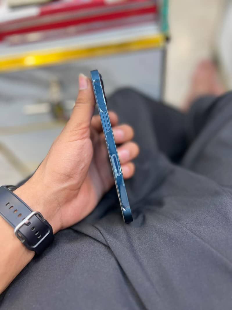 Apple iPhone 13 11