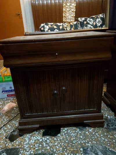 mirror/dressing table & 2 side tables