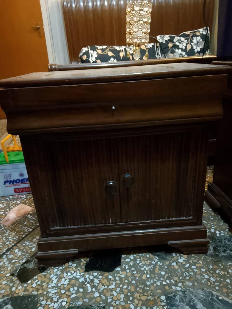 dressing table & side table 1