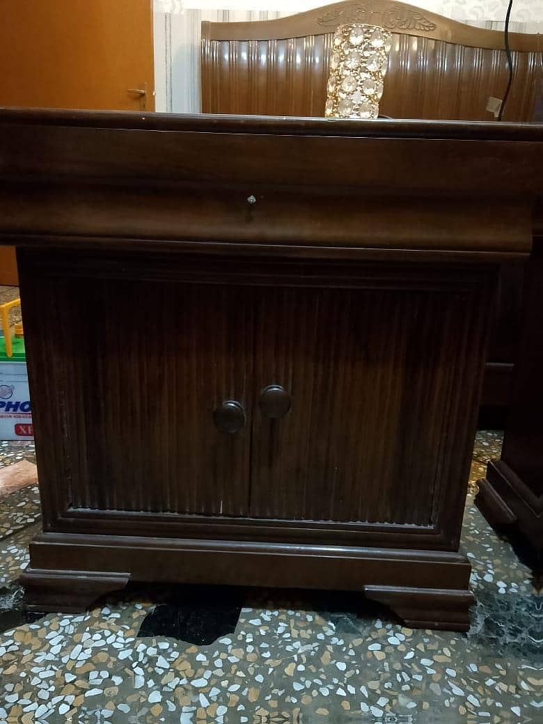 dressing table & side table 4
