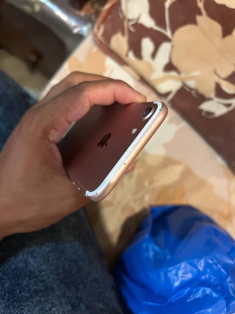 Apple iPhone 7 3