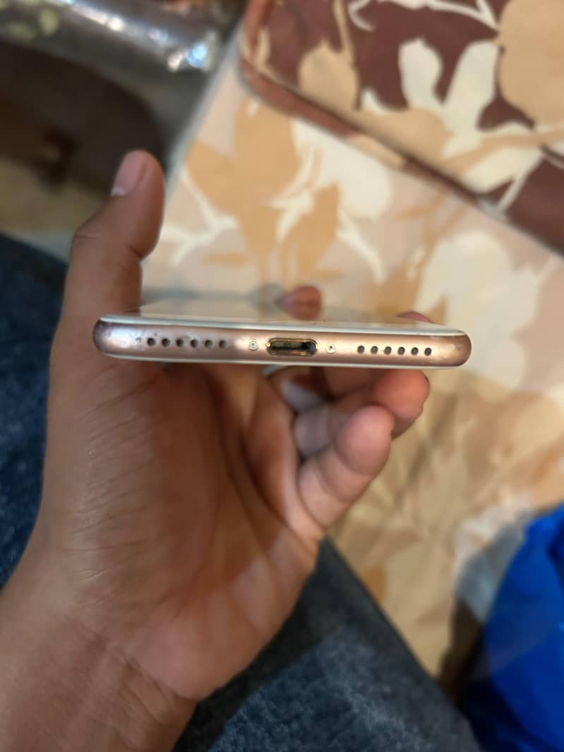 Apple iPhone 7 4