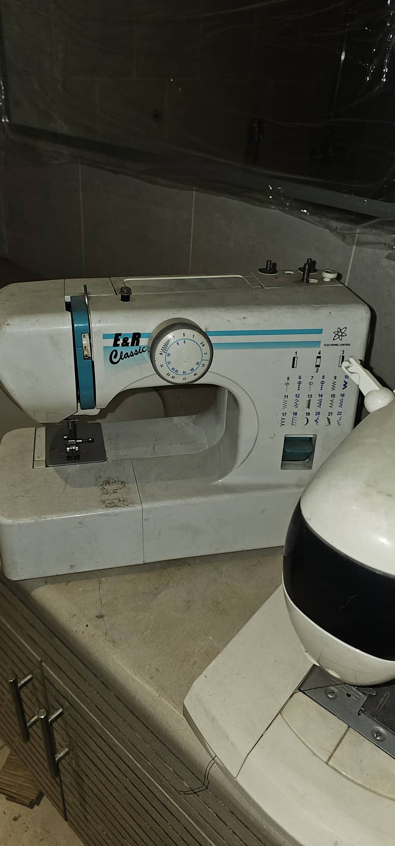 E and R sewing and embroidery machine UK imported hardly used 0