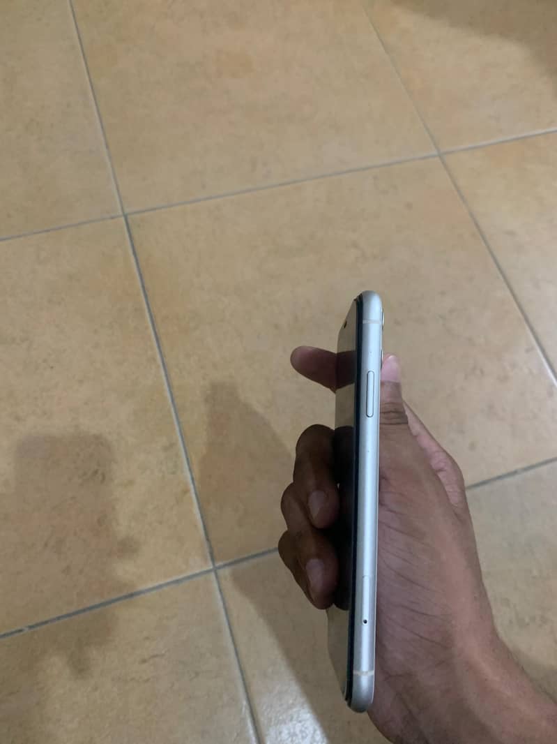Apple iPhone 11 3