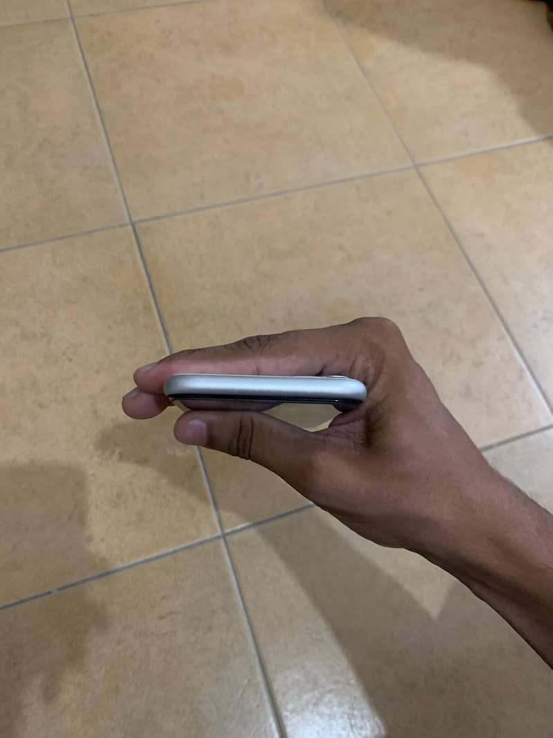 Apple iPhone 11 5