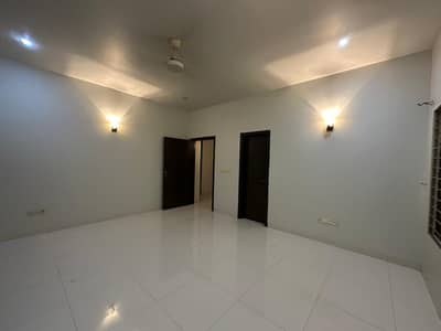 3B DD 1600SQ FEET FLAT FOR SALE