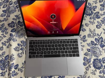 Apple MacBook Pro 13” 2017 | Intel i5 | 8GB RAM | 128GB SSD |