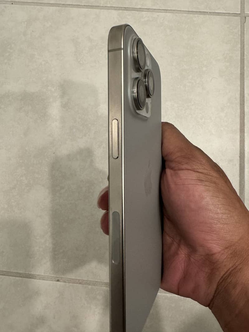 iPhone 15 pro 2