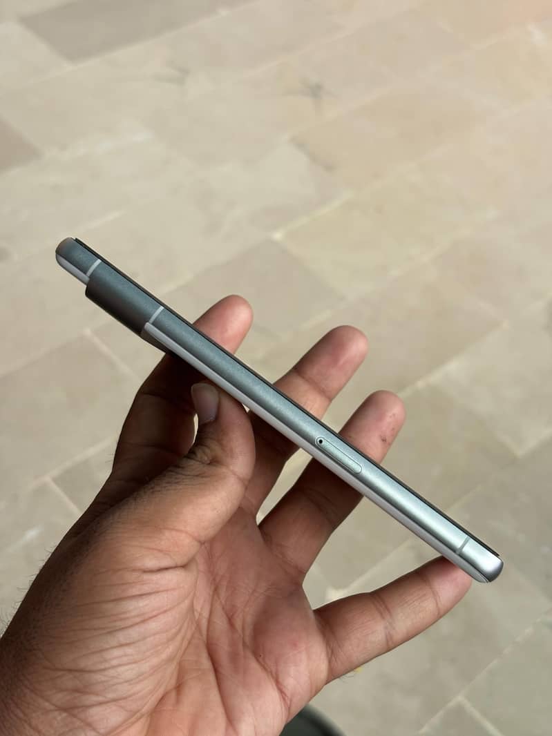 Google Pixel 7 4
