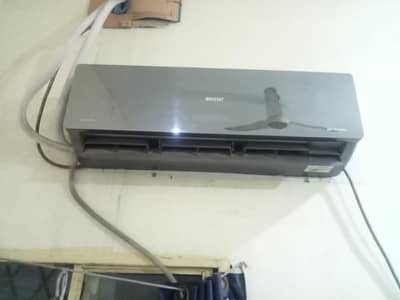 Orient Supreme 1.5 ton ac neat condition