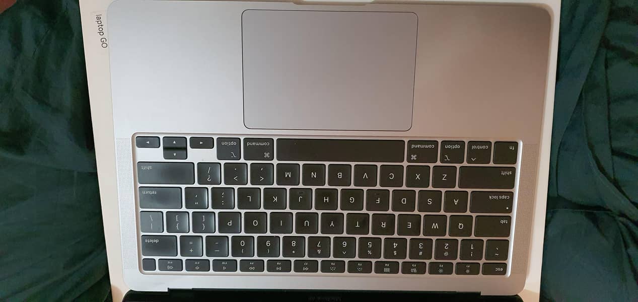 Apple MacBook 4