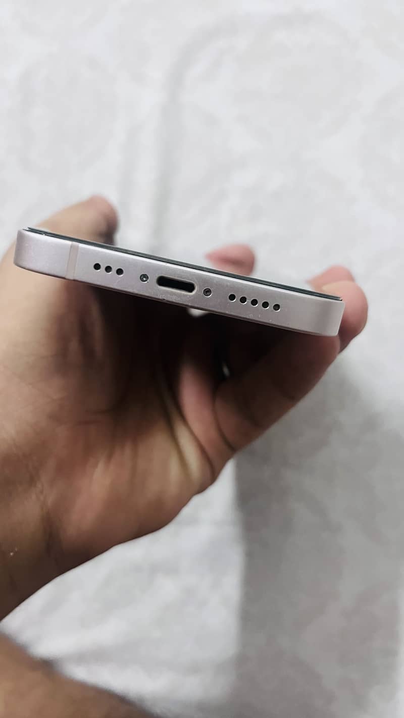 Apple iPhone 13 0
