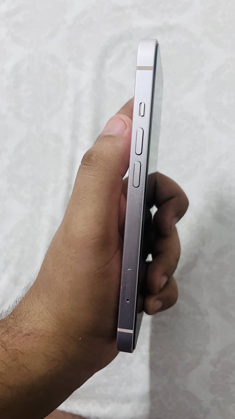 Apple iPhone 13 1