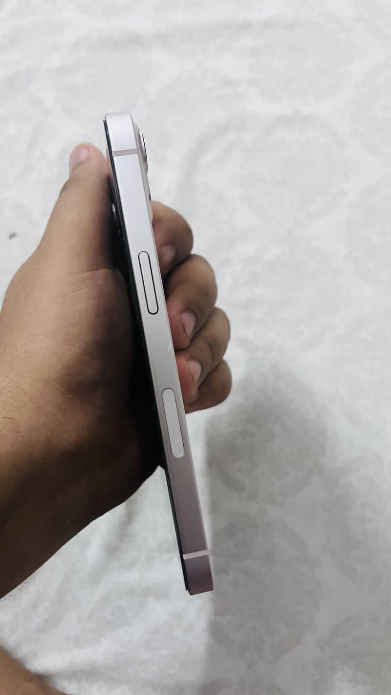Apple iPhone 13 4
