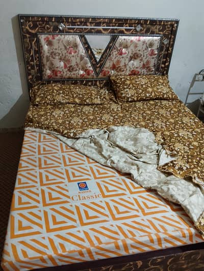 queen size bed with master foam