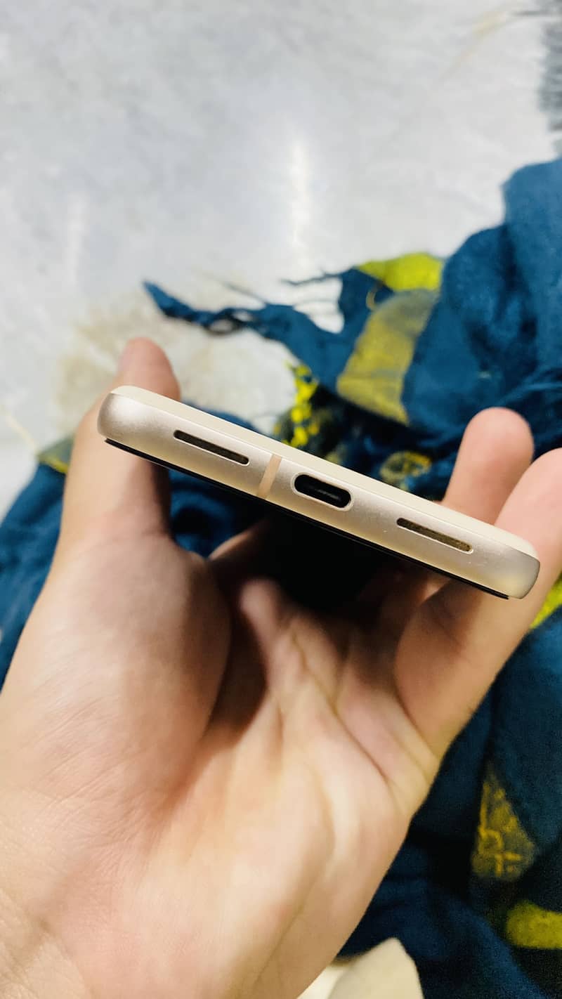 Google Pixel 8 4