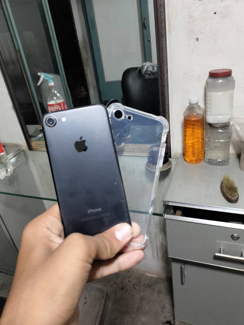 Apple iPhone 7 0