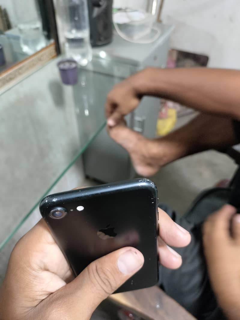 Apple iPhone 7 3