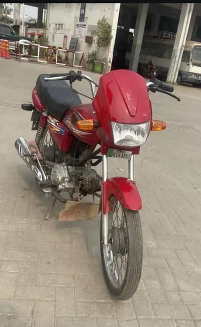 United 100 cc bike ki engine me koi kam nahi hn bs Lena hn or Chalana