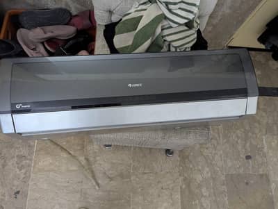 Gree DC Inverter 1 Ton Ac For Urgent Sale without any problem