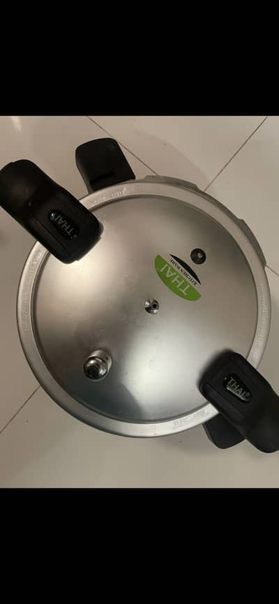 PRESSURE COOKER 10/10