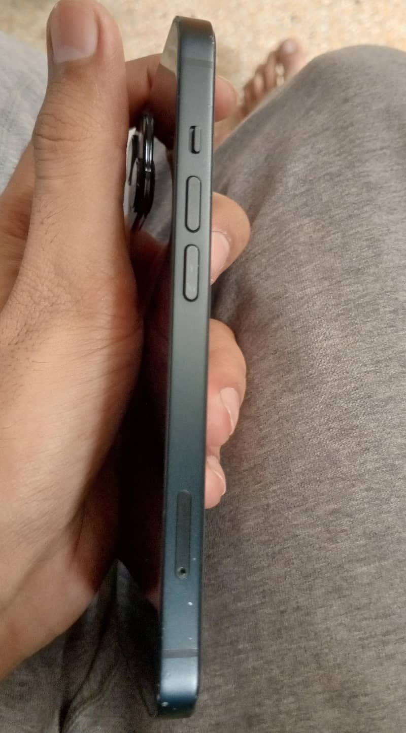 Apple iPhone 13 4