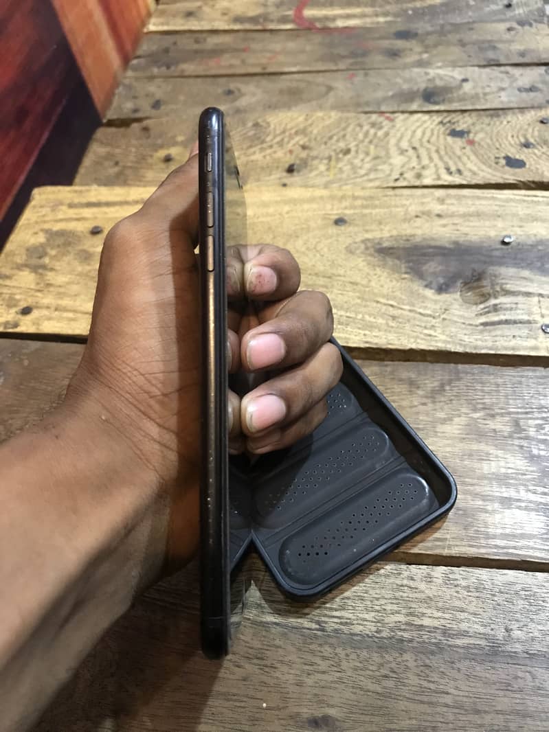 Apple iPhone 7 Plus 4