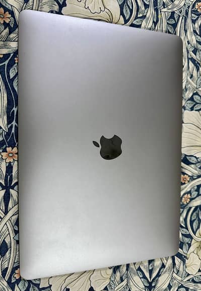 APPLE MACBOOK AIR M1 8gb 256gb 9.5/10 NON OPENED SPACE GREY.