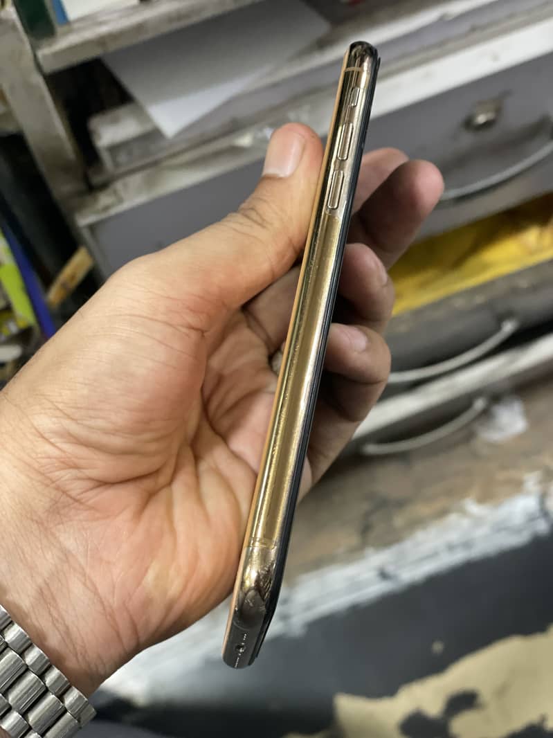 Apple iPhone X 3