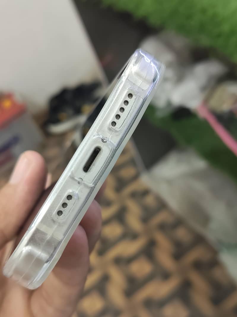 Apple iPhone 13 2