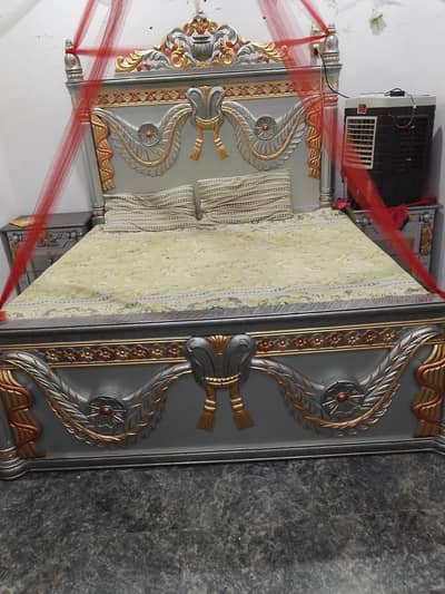 King Size Royal Carved Barend Wood Bed 10/10 Condition