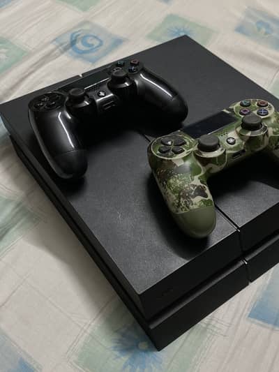 PS4 with 2 controllers