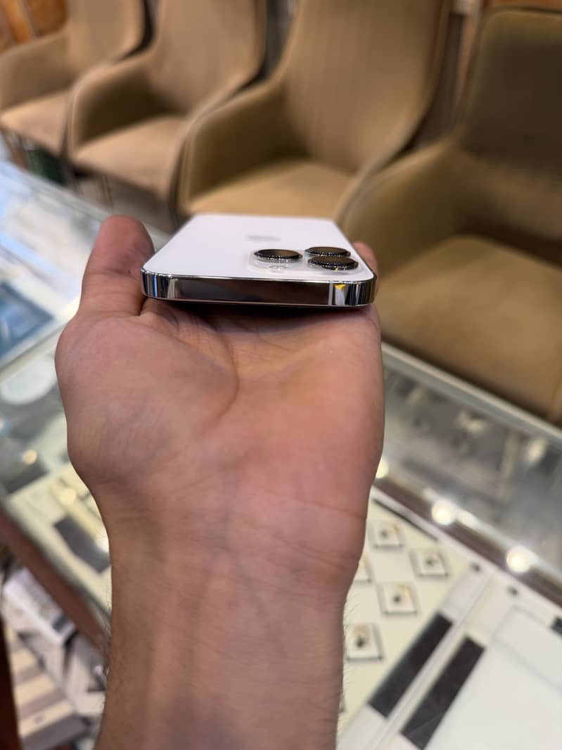 Apple iPhone 13 2