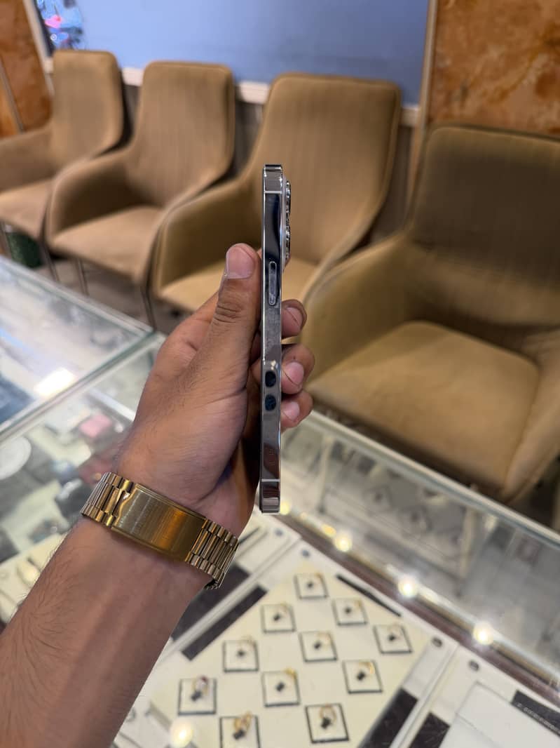 Apple iPhone 13 3