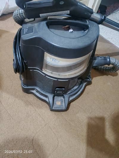 Imported vacum cleaner with water bucket