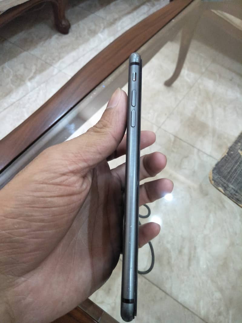 Apple iPhone 8 Plus 3