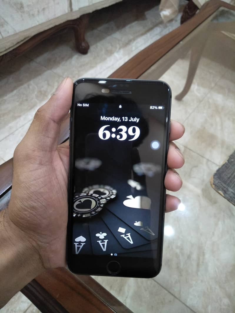 Apple iPhone 8 Plus 4