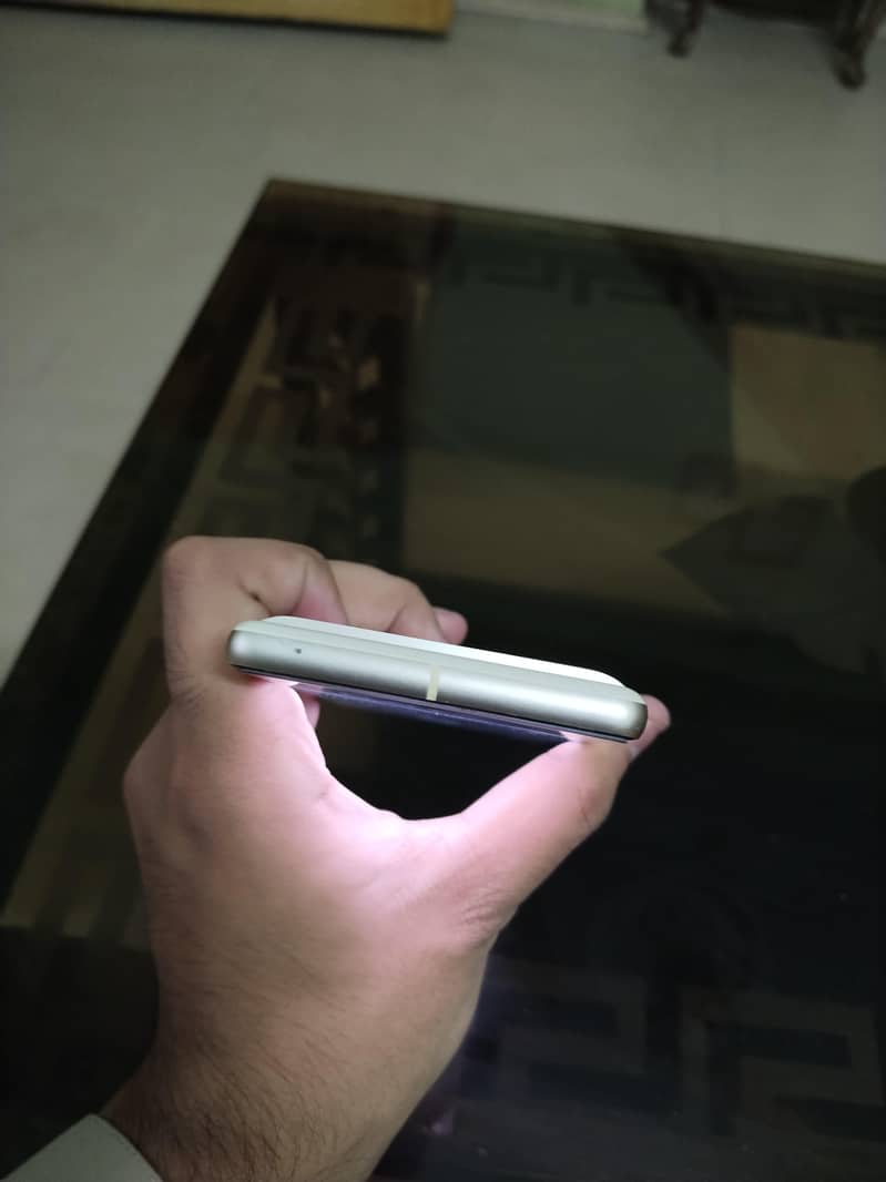 Google Pixel 7 4