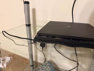 PS4 1TB SLIM- 2 CONTROLLERS