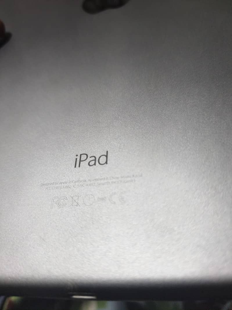 ipad pro 12.9 10/10 cond 1