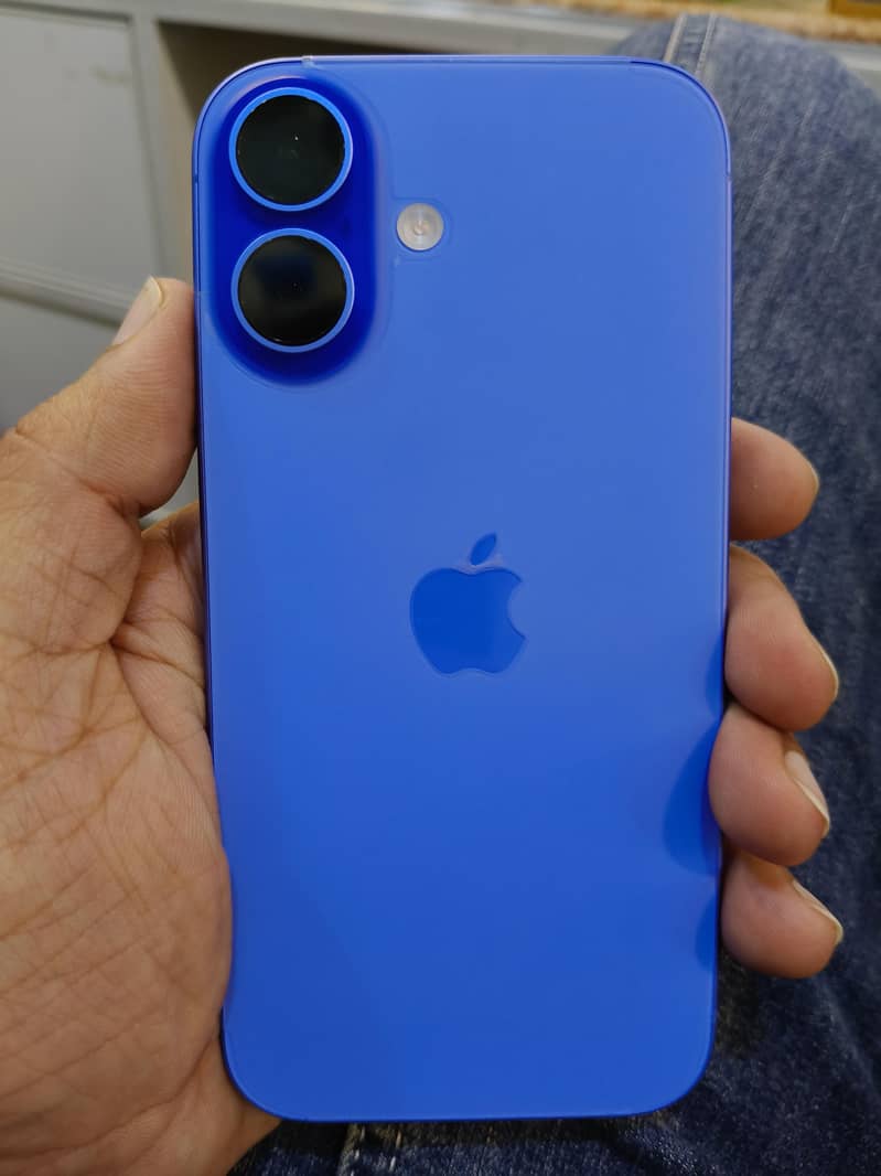 Apple iPhone 16 0