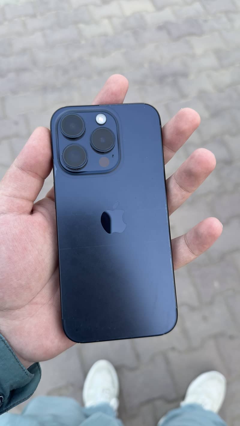 Apple iPhone 15 Pro 3