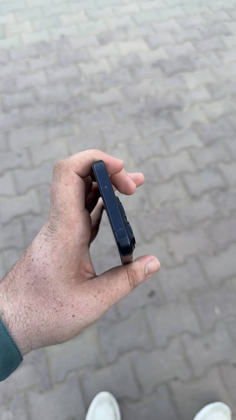 Apple iPhone 15 Pro 4