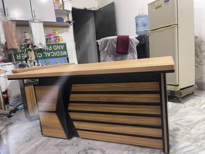 office table and chair bilkul new urgent sale