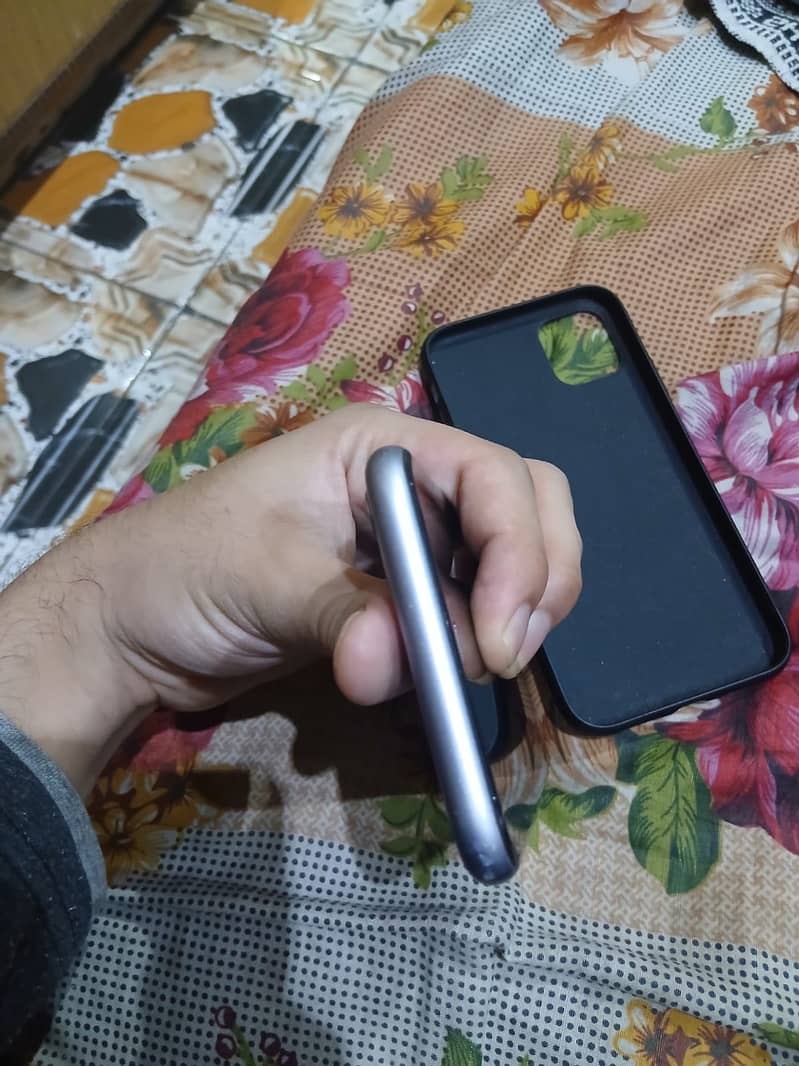 iPhone 11 5