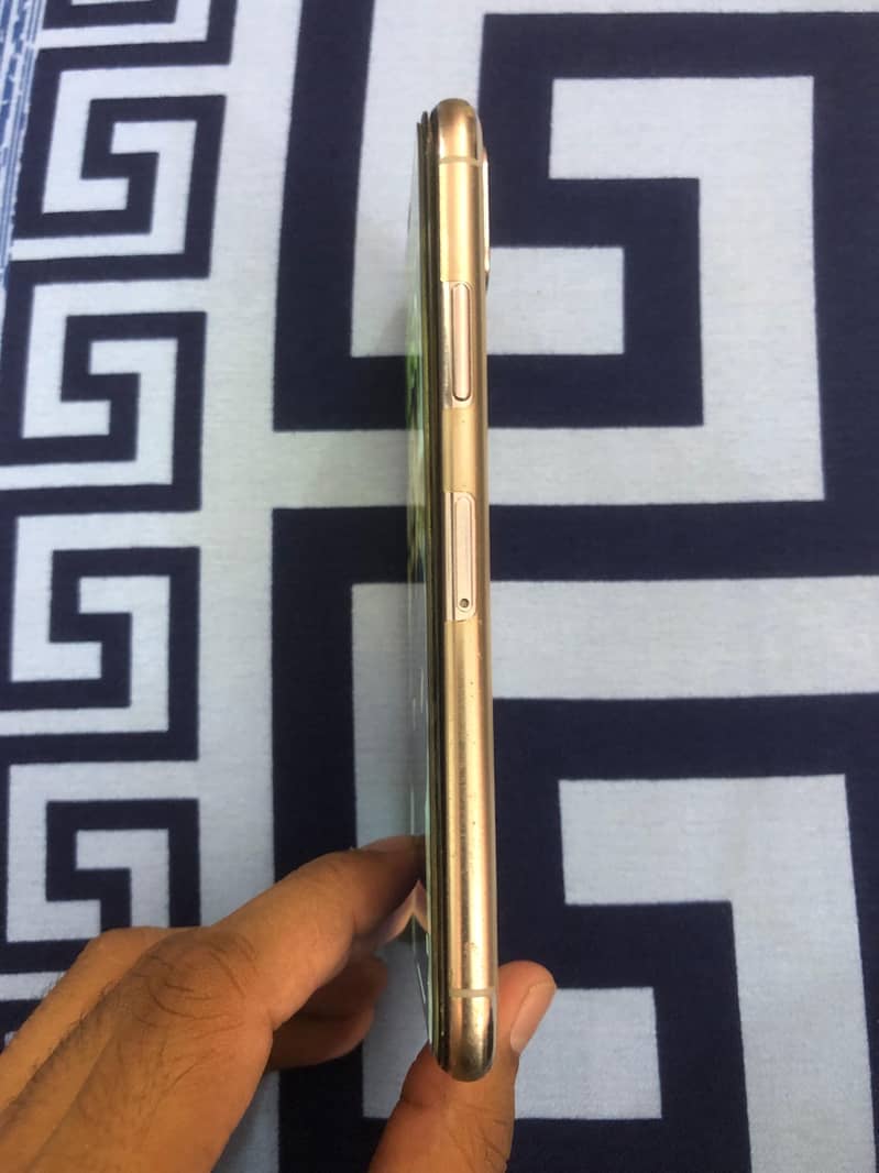 Apple iPhone X 3