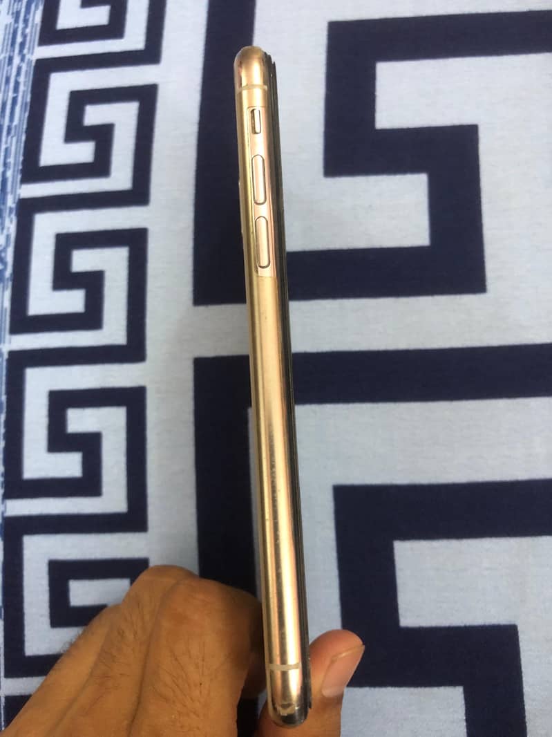 Apple iPhone X 4