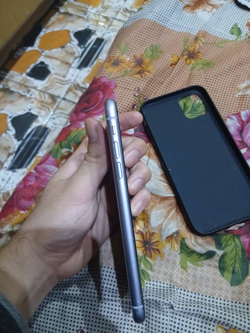 iPhone 11 6